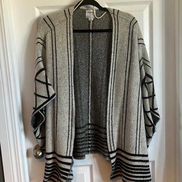 Short Sleeve Sweater - Picture 1 of 4